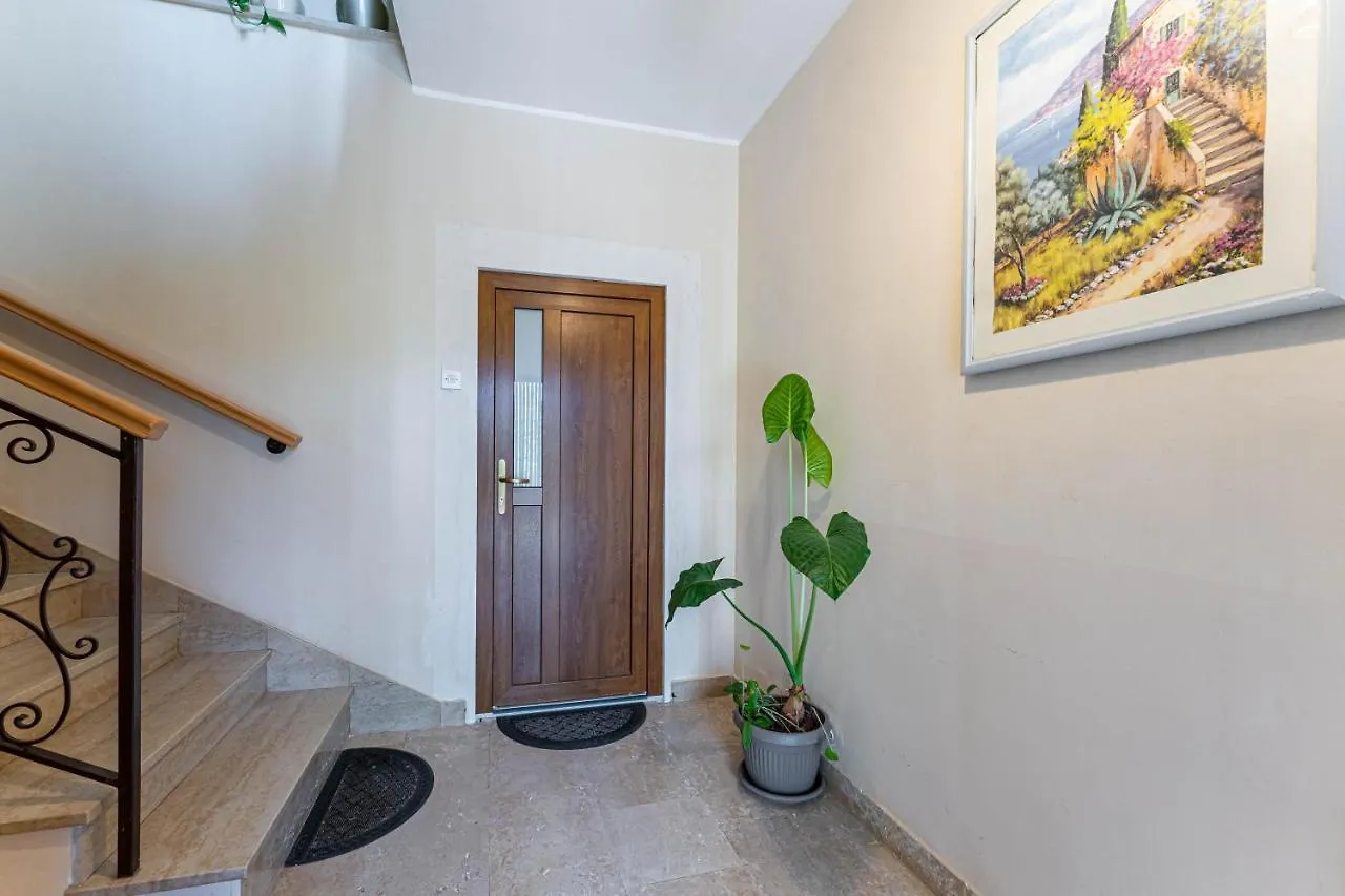 Apartman Ana Apartment Pula 0*,